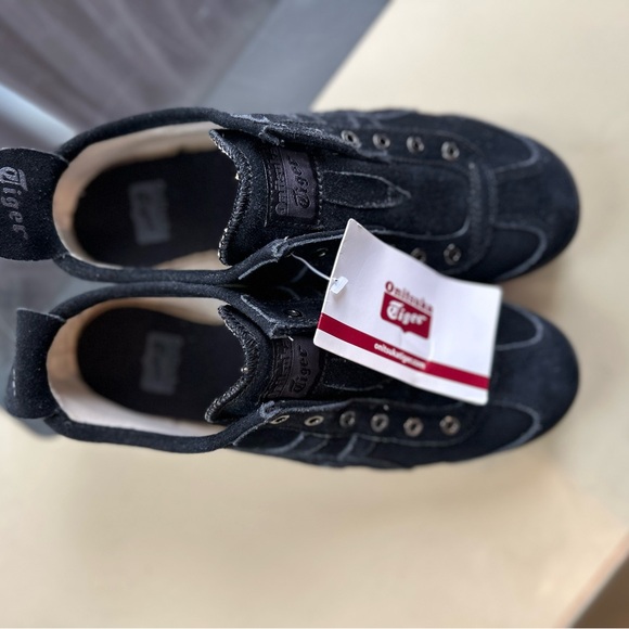 🐅 Onitsuka Tiger - Black Suede Slip-On Sneakers - NWT - Size 5 / 35